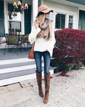Casual Chic: Oversized Sweaters and Skinny Jeans