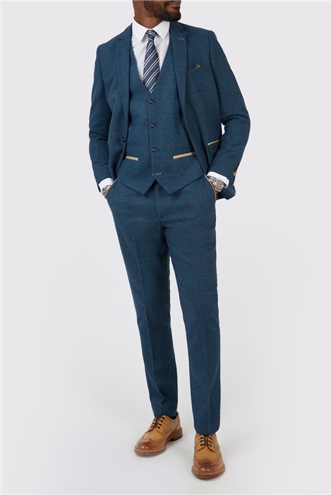 Bold and Beautiful: Bright Colored Tweed with Slim Jeans