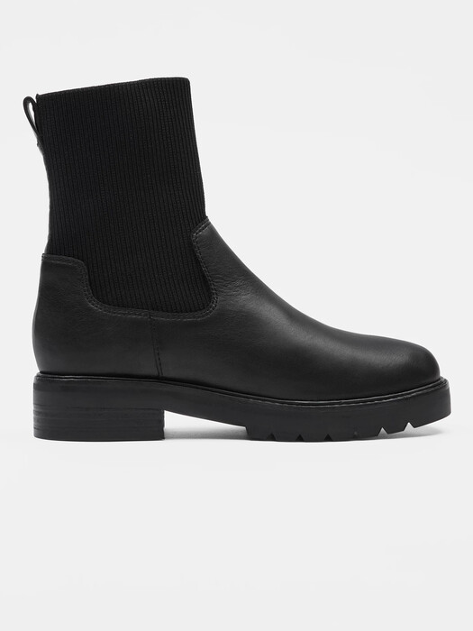 Chunky Chelsea Boots Matched with Cozy Socks