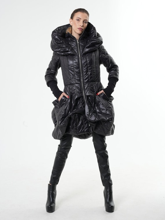 Sleek Monochrome Layers with a Black Long Puffer