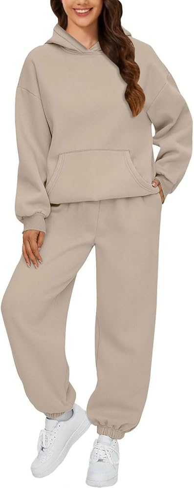 Weekend Ready: Cozy Crop Puffer with Joggers and Sneakers