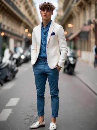 Weekend Vibes: Tweed Jacket Paired with White Sneakers